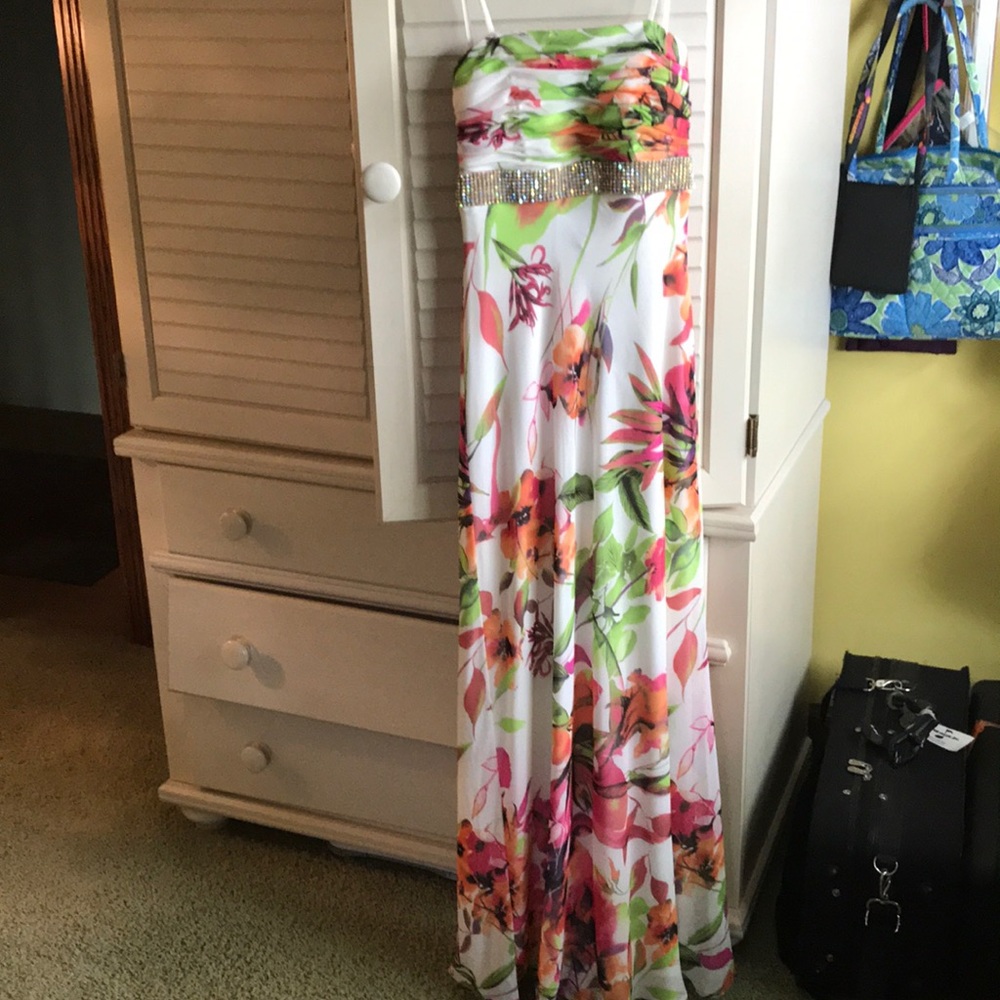 Tropical flower print strapless prom dress